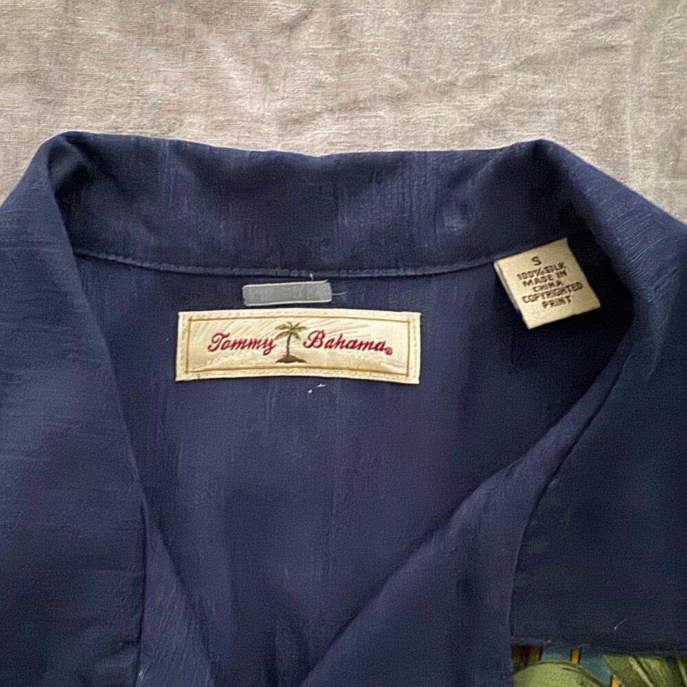 Tommy Bahama Men's Shirt - Picture 3 of 3